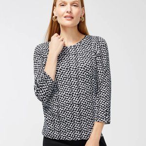 CHICO'S EVERYDAY TEE.